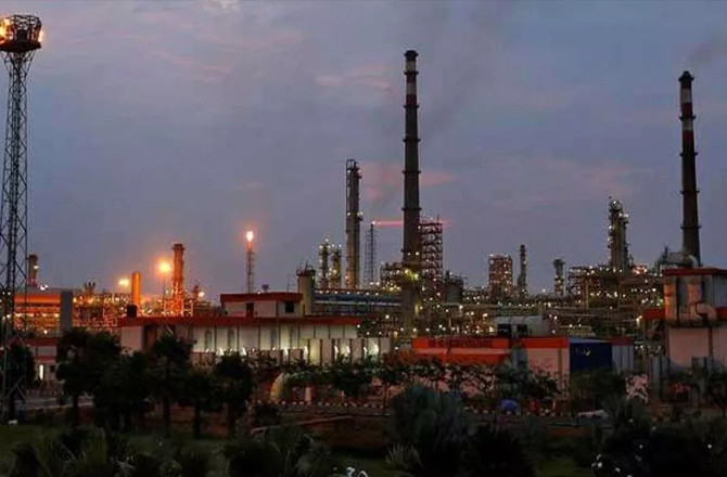 ریلائنس اور بی پی سی ایل کے تیل کے جہاز امریکہ کی طرف مڑ گئے